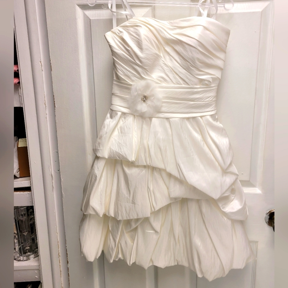 NWT Sweetheart brand Strapless Dress in Size 8 Ivory